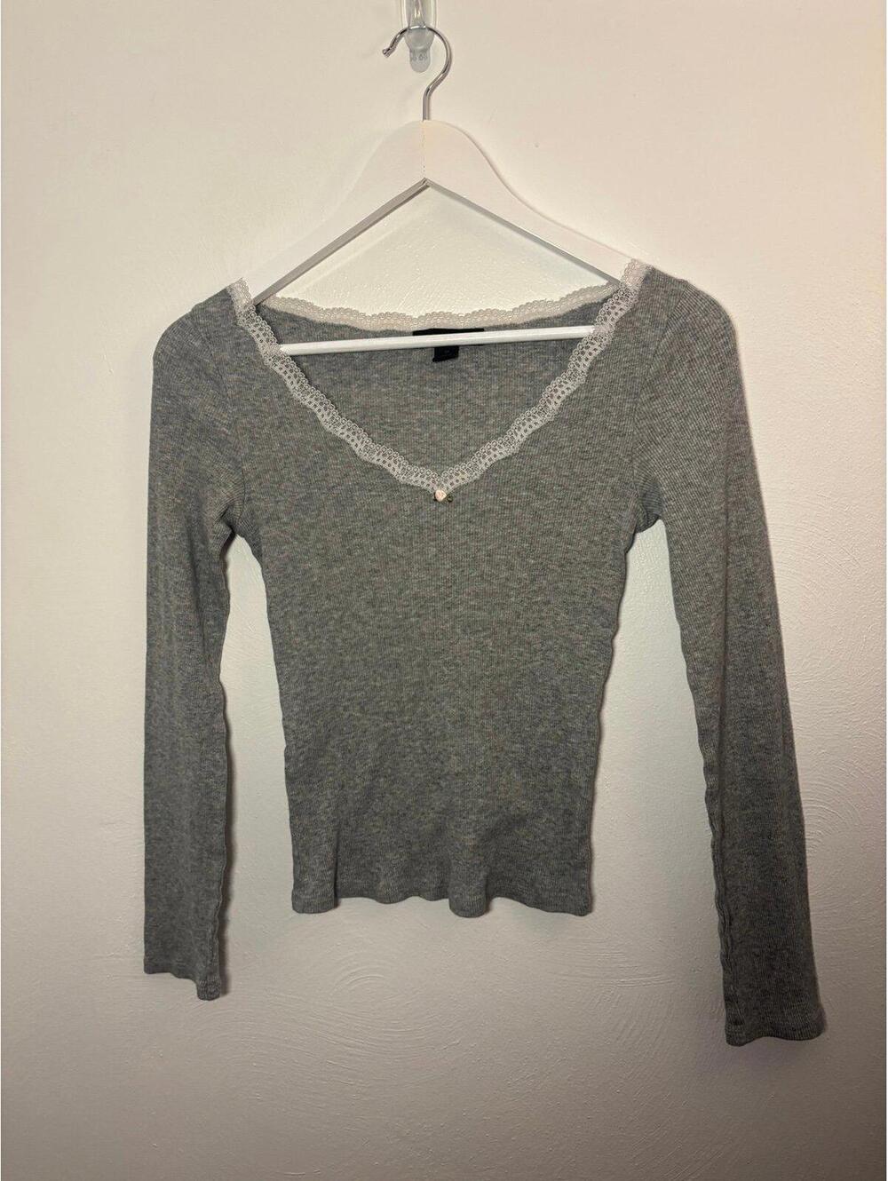 Express Lace Trim Ribbed Long Sleeve V-Neck Top Size Medium